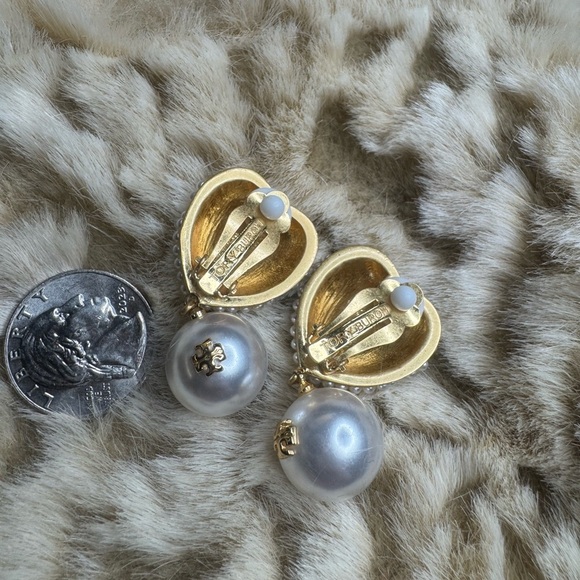 Tory Burch Elegant Pearl Heart Drop Clip on Earrings - Picture 8 of 10